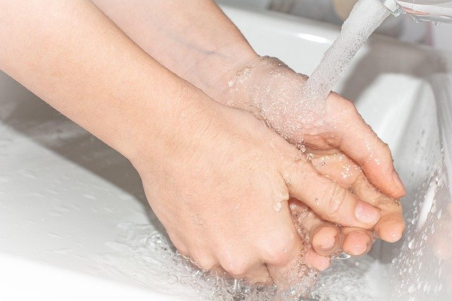 Hydrater ses ongles et cuticules pour entretenir sa manucure
