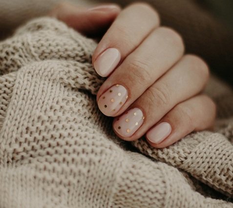 Ongles courts manucure professionnelle Vera Nails Corse Sartène
