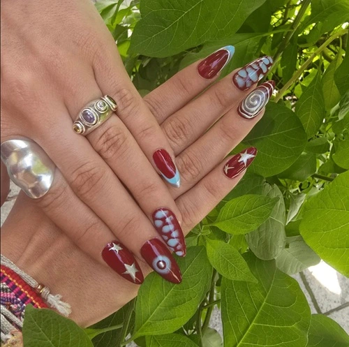 Nail art personnalisé réalisé par une prothésiste ongulaire à Sartène et Propriano en corse