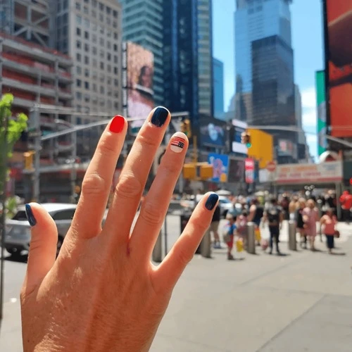 Nail art naturel spécial USA réalisé chez Vera Nails à Sartène et Propriano en Corse